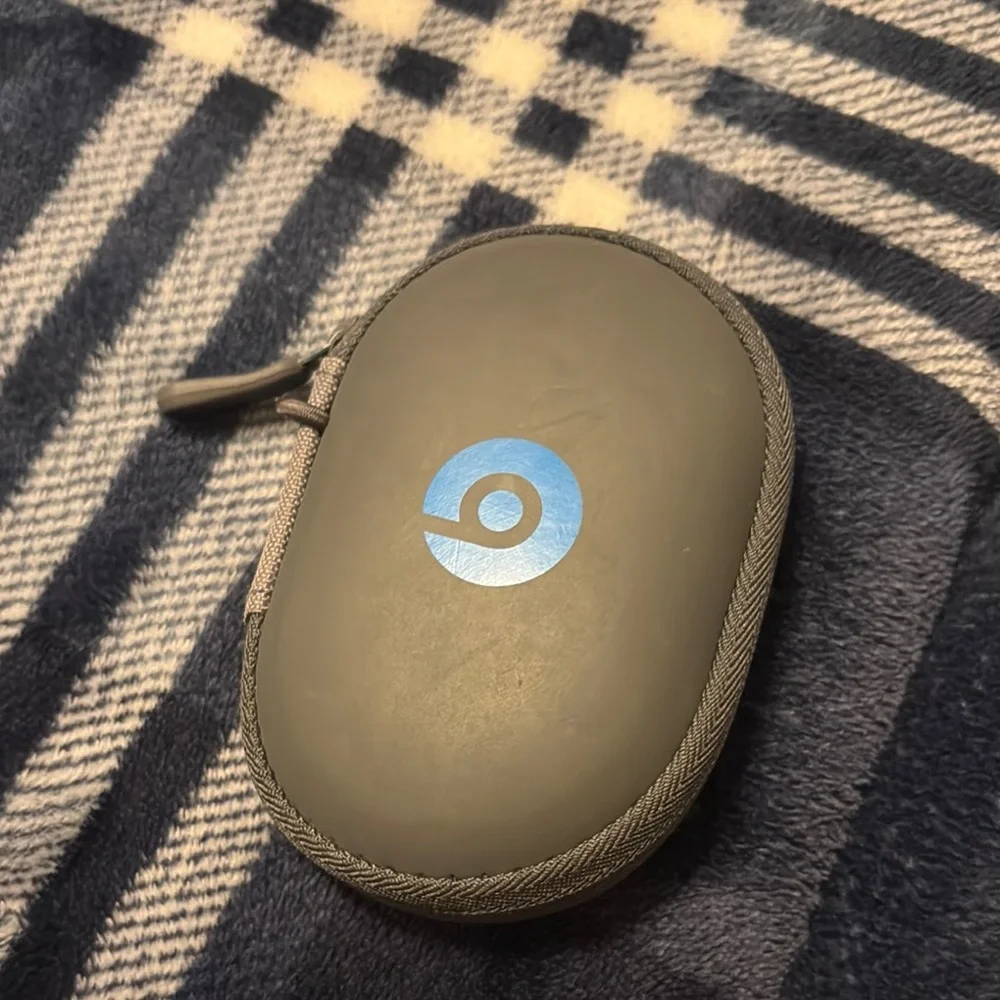 Gray small ear phone case.